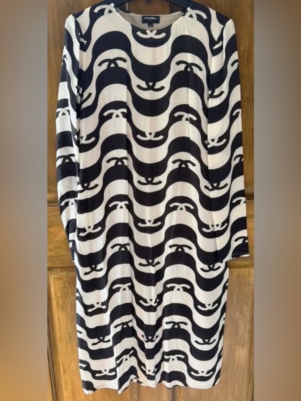 Authentic CHANEL Black & White Wave-Pattern Maxi dress 36